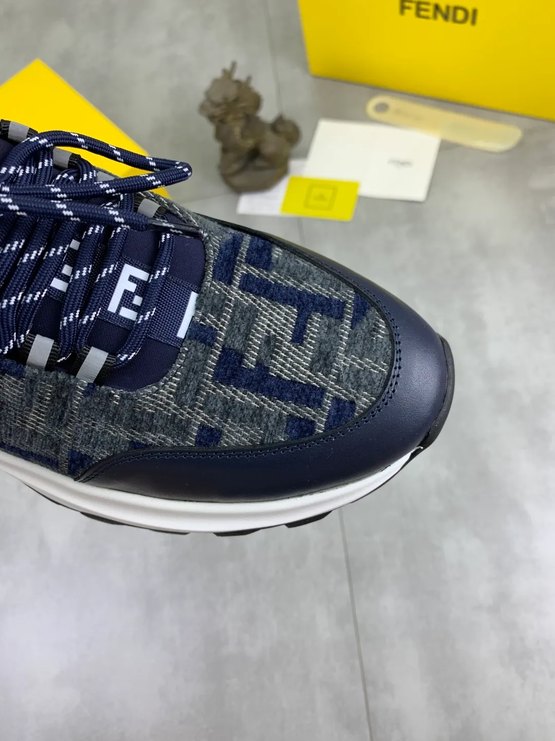 ​Men's shoes 💰P440 💰【New】Little monster 🆘 New FENDI 🕶️🕶️Simple routing effect, showing an elegant and cool driving shoe 🎬Using imported calfskin + first-layer pigskin lining🐂Excellent material🎬Detailed workmanship 🤗Comfortable foot feel➰➰. ​Pair it with any outfit to show your taste and temperament, low-key luxury ♻️Design ​simple and elegant ​noble and fashionable 🍃​Very loved and favored by trendy men 💓❤️Size: 38-44 (45 customized) 3️⃣ colors available